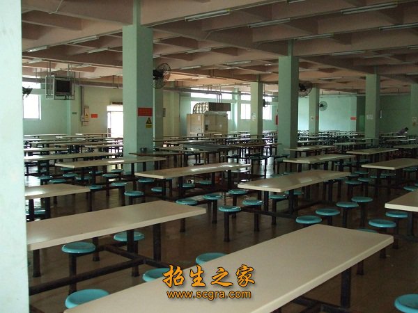 学校食堂