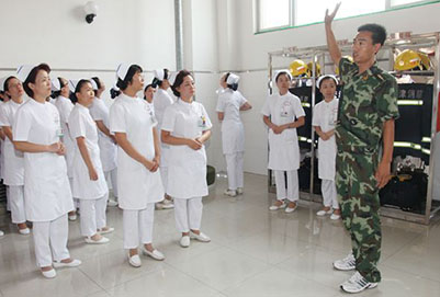 成都护理学校组织开设消防演练活动